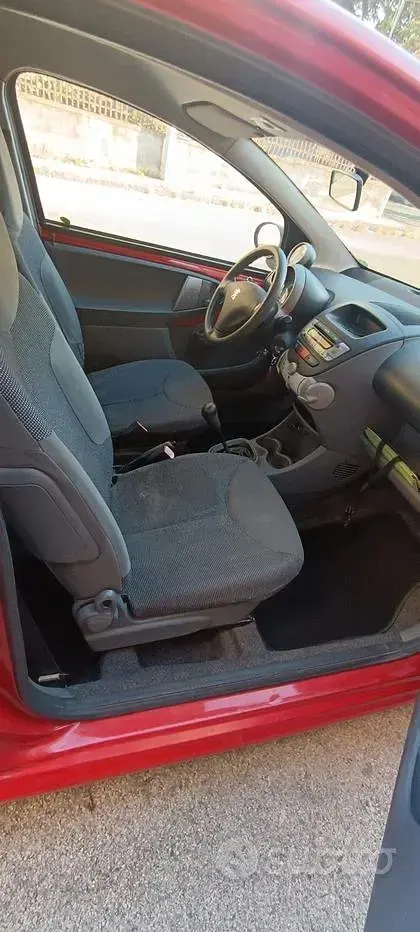 Usata Peugeot 107 68 CV (50 kW) 2008 Rosso Utilitaria