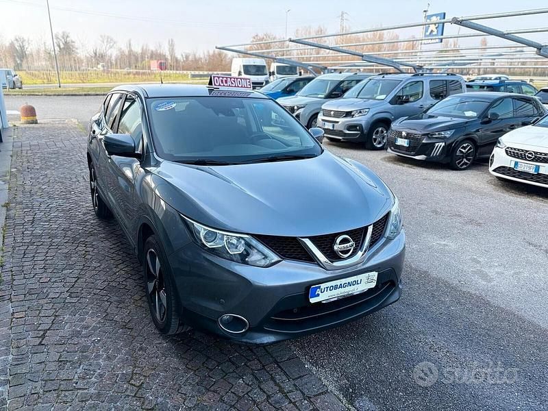 Usata Nissan Qashqai N-Connecta 110 CV (80 kW) 2016 Grigio SUV
