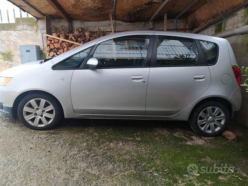 Usata Mitsubishi Colt 95 CV (69 kW) 2010 Grigio Utilitaria