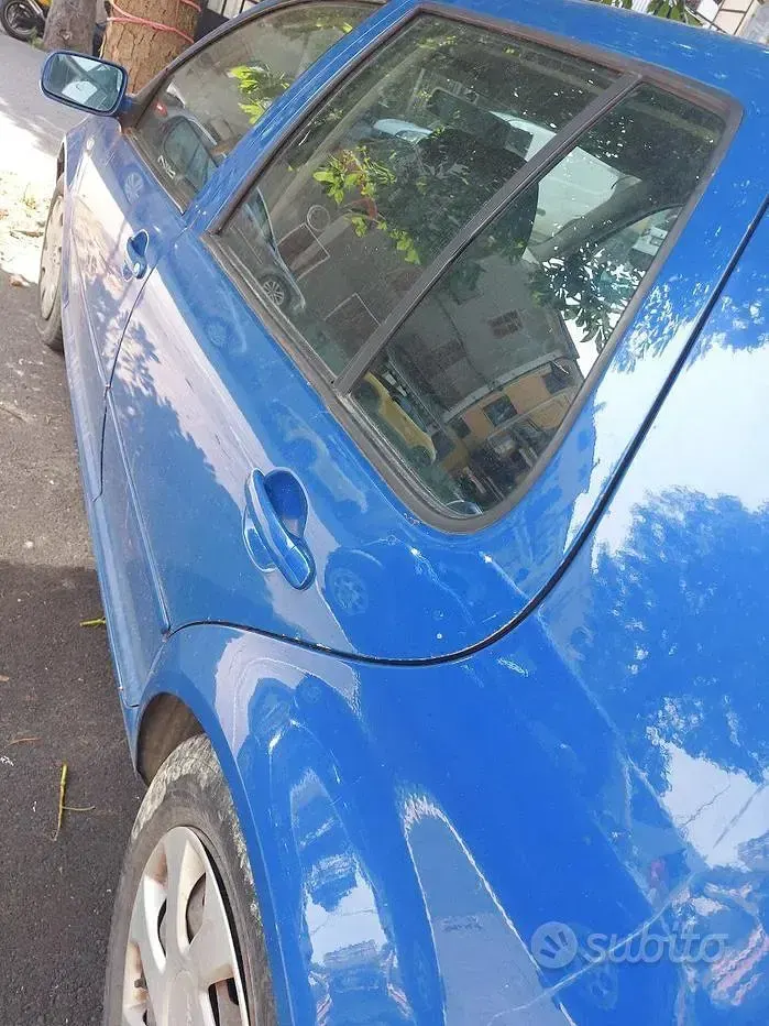 Usata VW Golf IV Highline 116 CV (85 kW) 2001 Blu Berlina