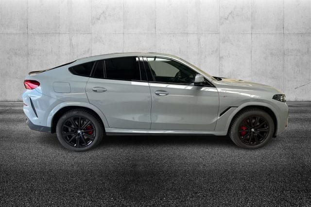 Usata BMW X6 M Sport 298 CV (219 kW) 2024 Grigio metallizzato SUV