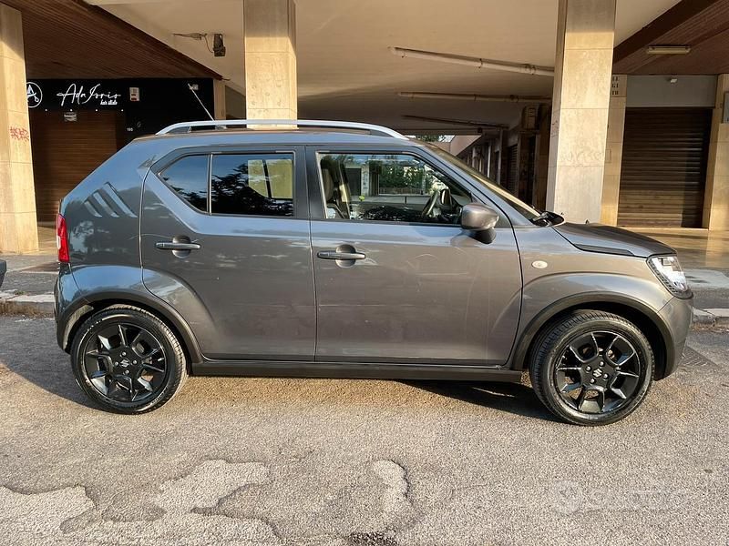 Usado Suzuki Ignis 90 CV (66 kW) 2018 Gris Utilitario