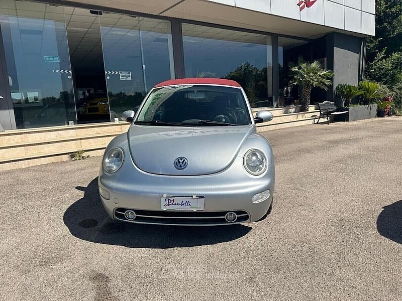 Usata VW New Beetle Cabriolet 101 CV (74 kW) 2004 Argento Cabrio