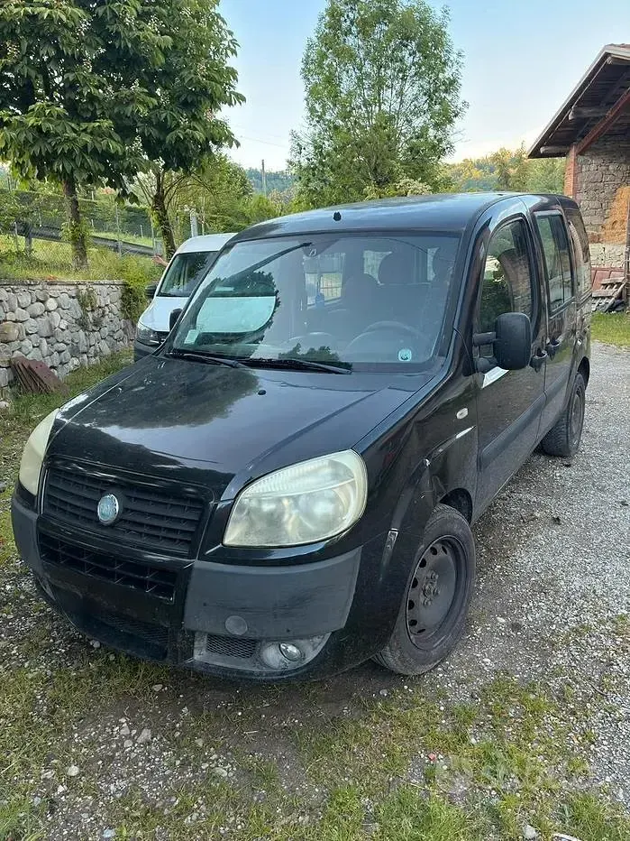 Käytetty Fiat Doblò 120 HP (88 kW) 2006 Musta Tila-auto