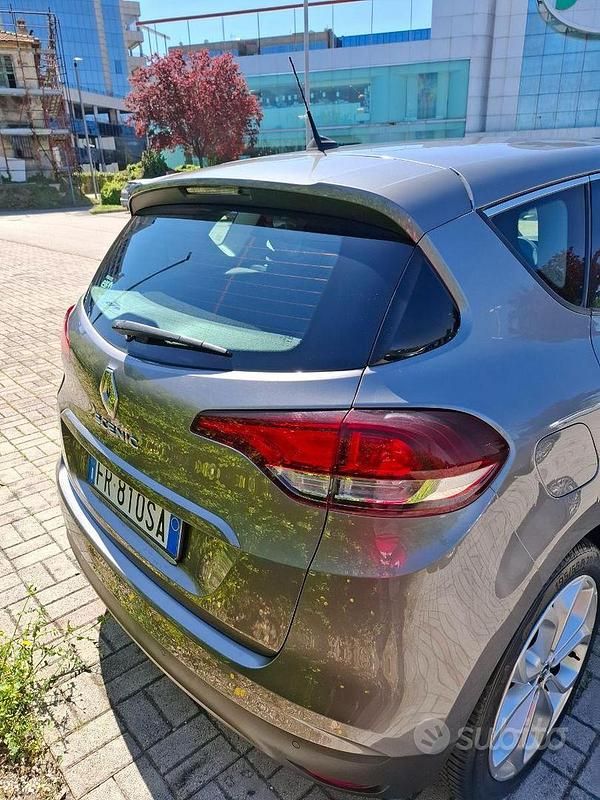 Usata Renault Scénic IV 110 CV (80 kW) 2018 Grigio Monovolume