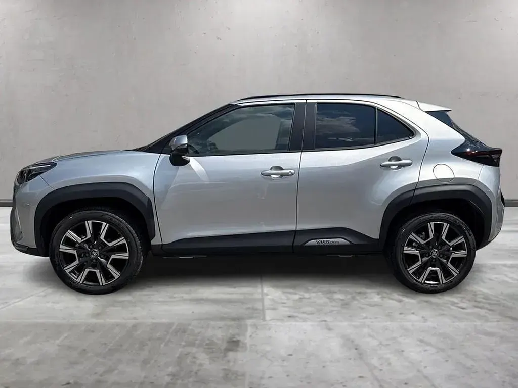 Nuova Toyota Yaris Cross Lounge 131 CV (96 kW) 2026 Grigio SUV
