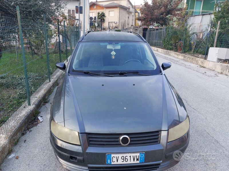 Usata 2005 Fiat Stilo Station wagon | 1100 € (Buon prezzo) - Immagine 1/4