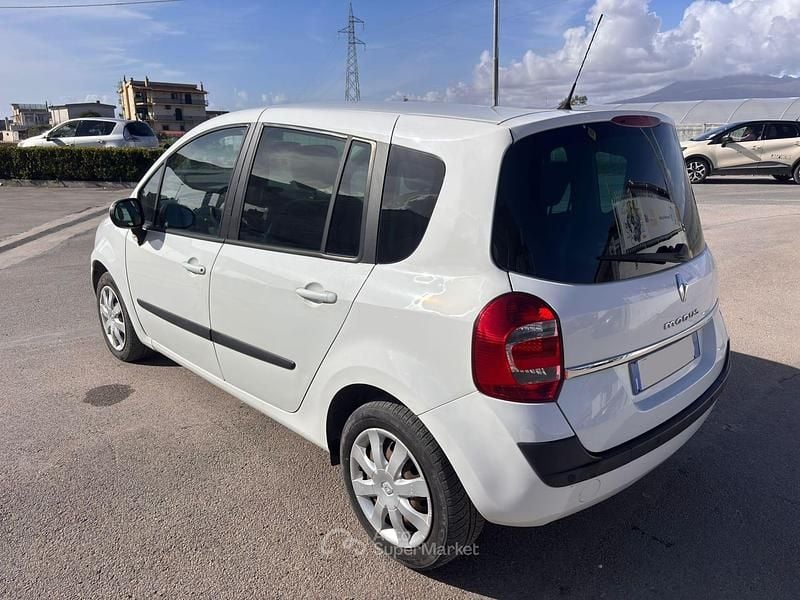 Usata Renault Modus 111 CV (81 kW) 2011 Bianco Monovolume