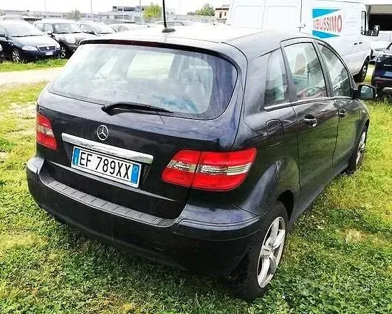 Käytetty Mercedes B160 Premium 95 HP (69 kW) 2010 Musta Tila-auto