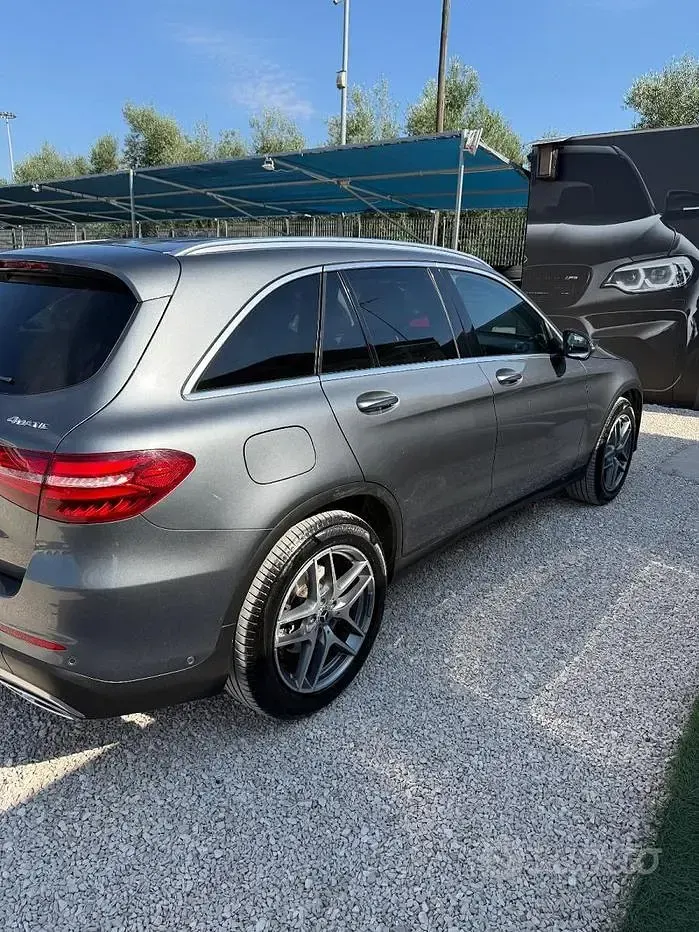 Usata Mercedes GLC250 Premium 204 CV (150 kW) 2017 Grigio chiaro SUV