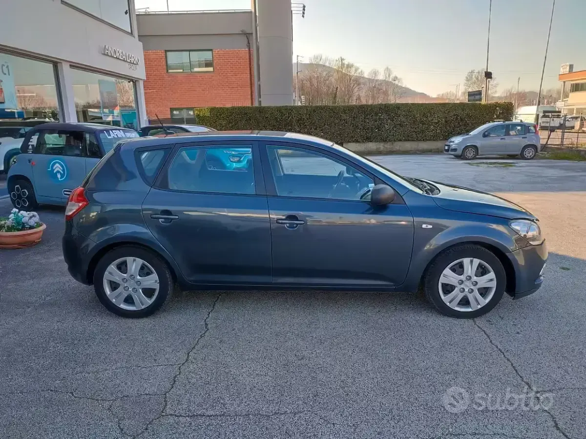 Usata Kia Ceed GT LX 90 CV (66 kW) 2010 Grigio Berlina