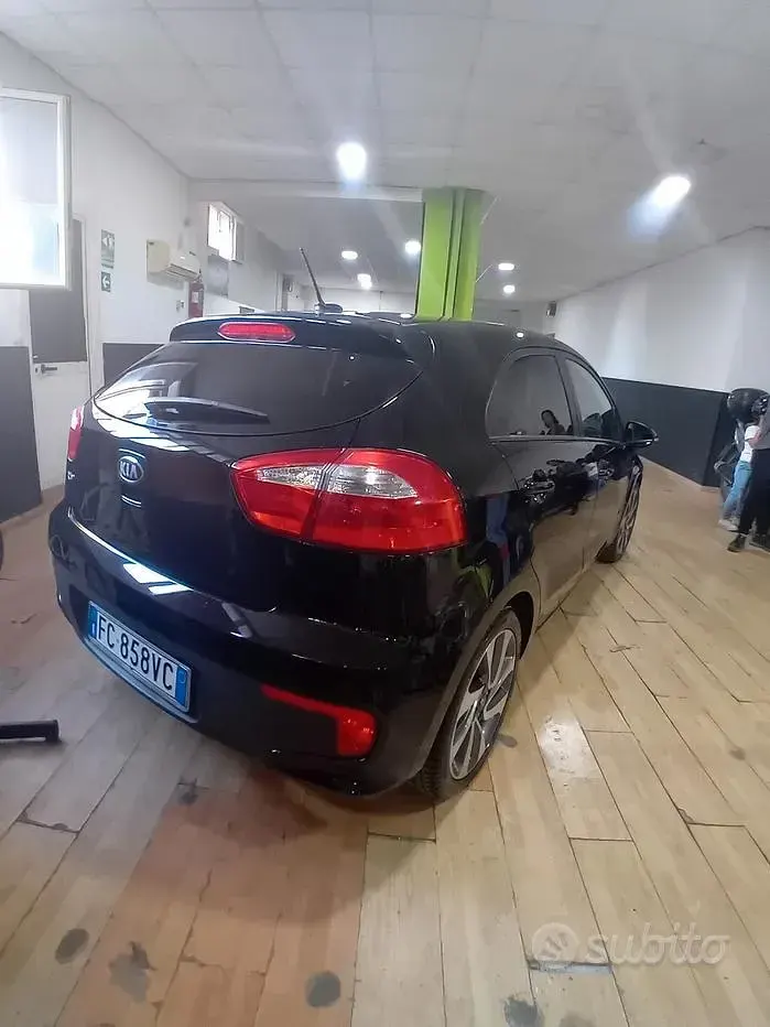 Usata Kia Rio 85 CV (62 kW) 2016 Nero Utilitaria