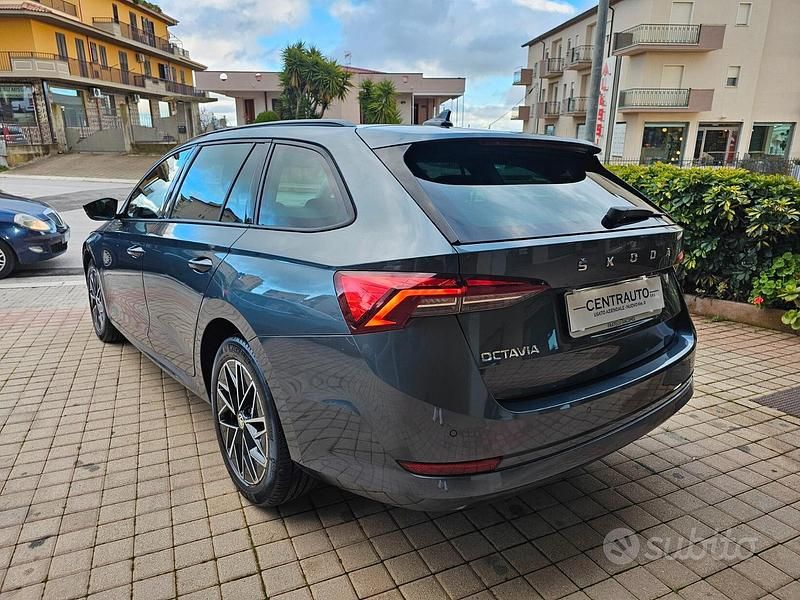 Usata Skoda Octavia Executive 150 CV (110 kW) 2021 Grigio Station wagon