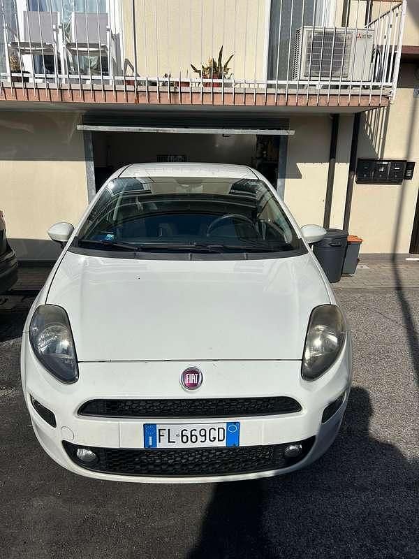 Usata Fiat Grande Punto 77 CV (56 kW) 2014 Bianco Utilitaria