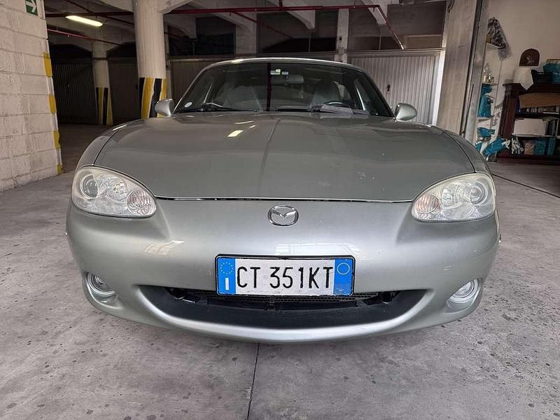 Usata Mazda MX5 110 CV (80 kW) 2003 Argento Cabrio