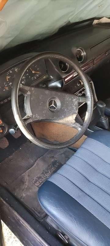 Usata Mercedes 240 71 CV (52 kW) 1986 Blu/azzurro