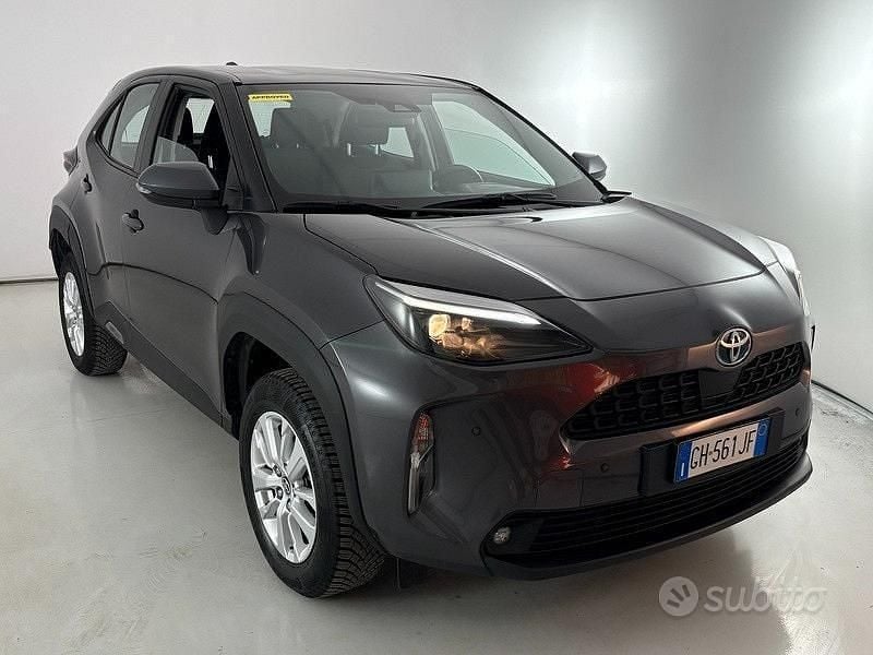 Usata Toyota Yaris Cross Active 116 CV (85 kW) 2021 Grigio SUV
