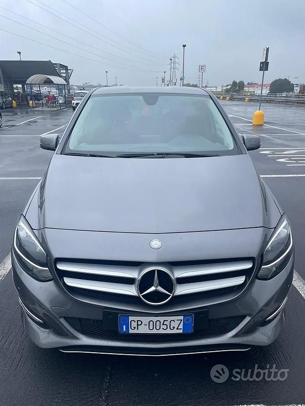 Usata Mercedes 180 116 CV (85 kW) 2016 Grigio Berlina