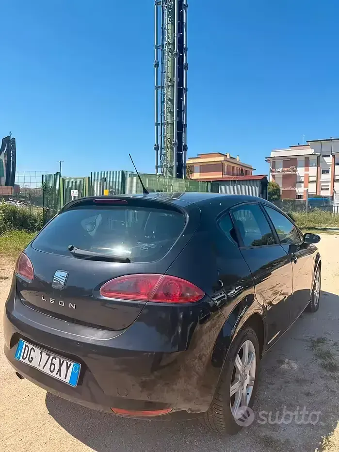 Usata Seat Leon Stylance 105 CV (77 kW) 2007 Nero Utilitaria