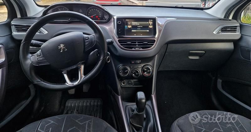 Usata Peugeot 2008 Active 68 CV (50 kW) 2015 Bianco SUV