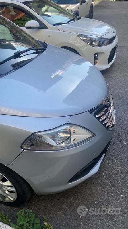 Usata Lancia Ypsilon 69 CV (50 kW) 2012 Grigio Utilitaria