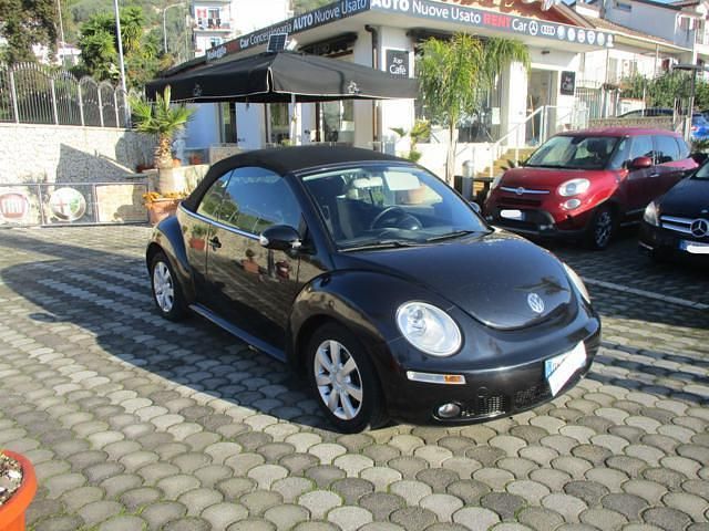Usata VW Beetle 105 CV (77 kW) 2009 Nero Cabrio