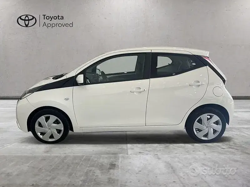 Usata Toyota Aygo X-play 69 CV (50 kW) 2015 Bianco Utilitaria