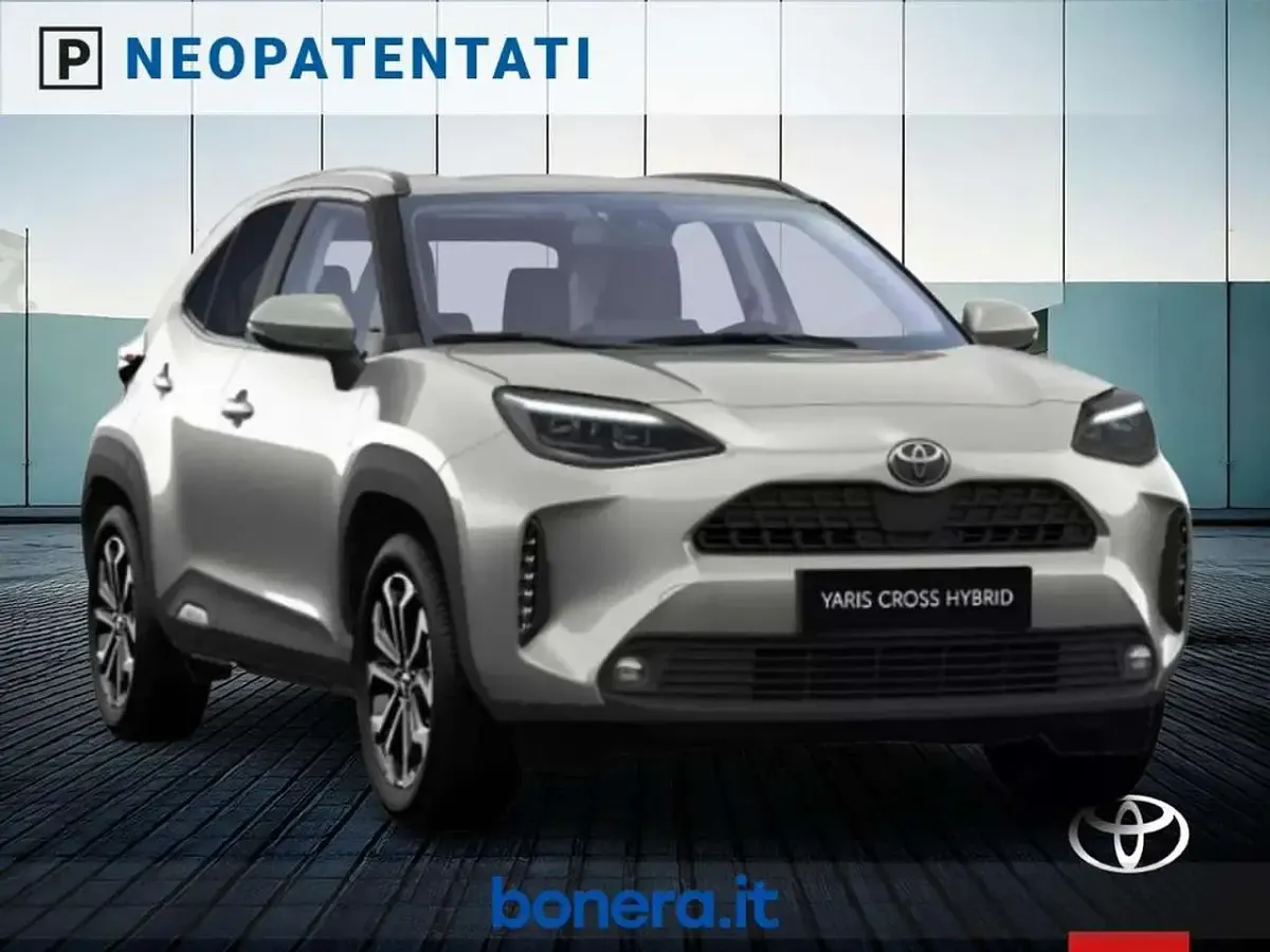 Nuova Toyota Yaris Cross Trend 131 CV (96 kW) 2026 Silver metallic SUV
