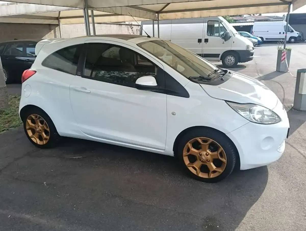 Usata Ford Ka Titanium 75 CV (55 kW) 2013 Bianco Utilitaria