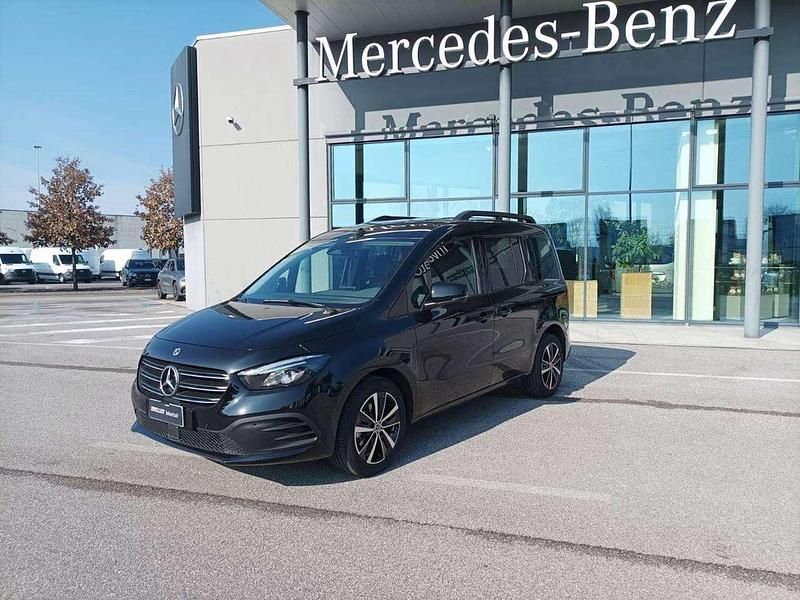 Usata Mercedes 180 Premium 116 CV (85 kW) 2023 Nero loparite met. Berlina