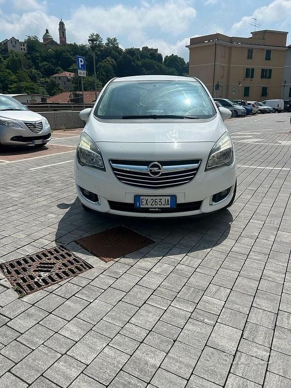 Bianco Usata 2014 Opel Meriva Design Edition Monovolume | 4900 € (Buon prezzo) - Immagine 1/4