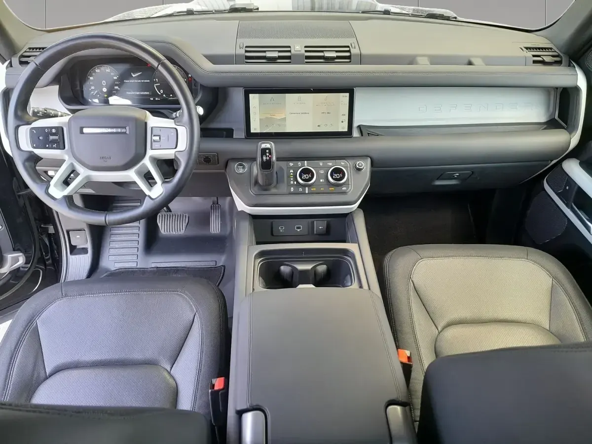 Usata Land Rover Defender SE Dynamic 200 CV (147 kW) 2024 Santorini black SUV
