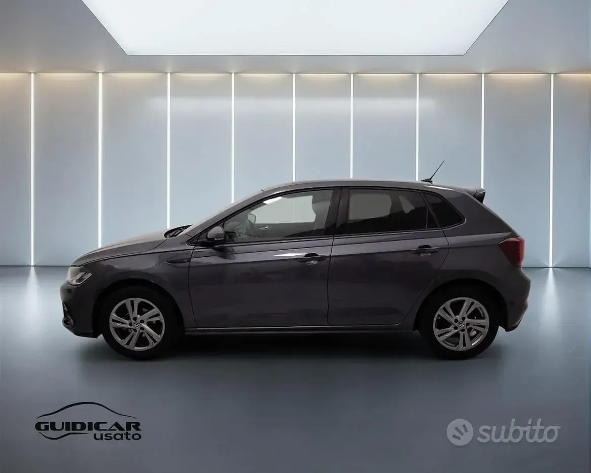 Usata VW Polo R-line 95 CV (69 kW) 2023 Grigio Utilitaria