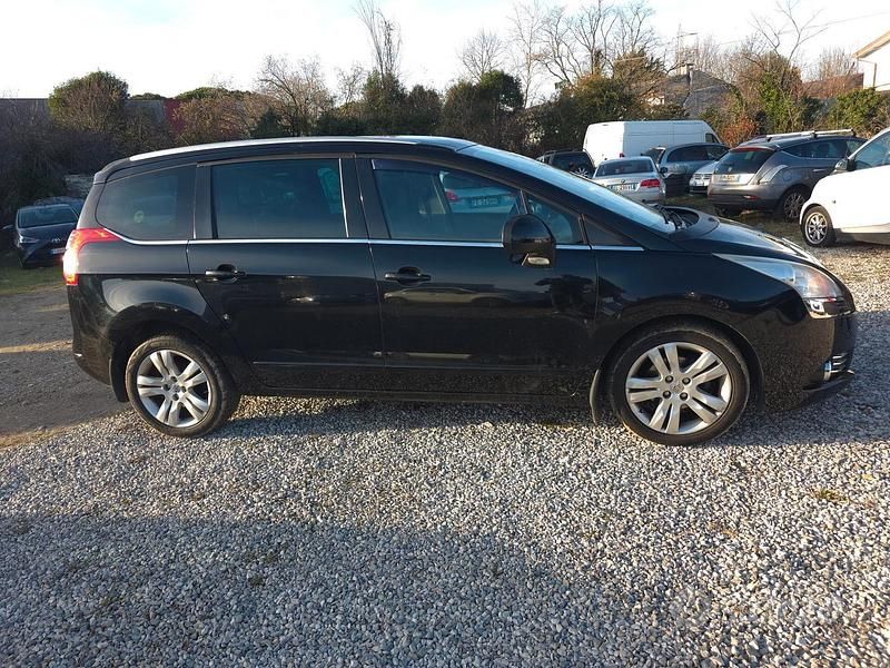 Usata Peugeot 5008 Active 112 CV (82 kW) 2012 Nero Monovolume