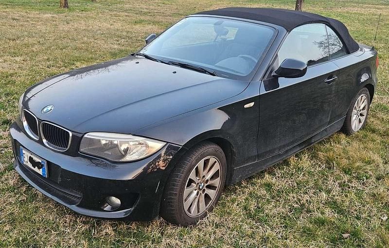 Usata BMW 118 Cabriolet Efficient Dynamics 143 CV (105 kW) 2011 Nero Cabrio