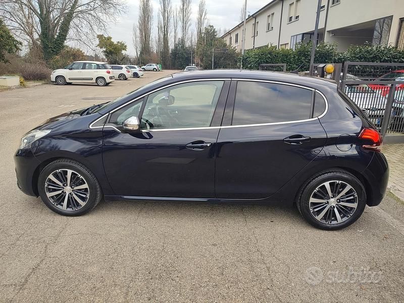 Usata Peugeot 208 Allure 75 CV (55 kW) 2016 Blu Utilitaria