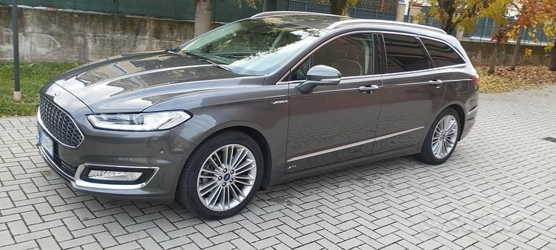 Usata Ford Mondeo Vignale 180 CV (132 kW) 2017 Grigio Station wagon