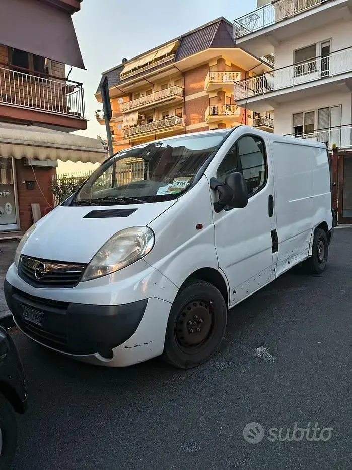 Usata Opel Vivaro 120 CV (88 kW) 2012 Monovolume