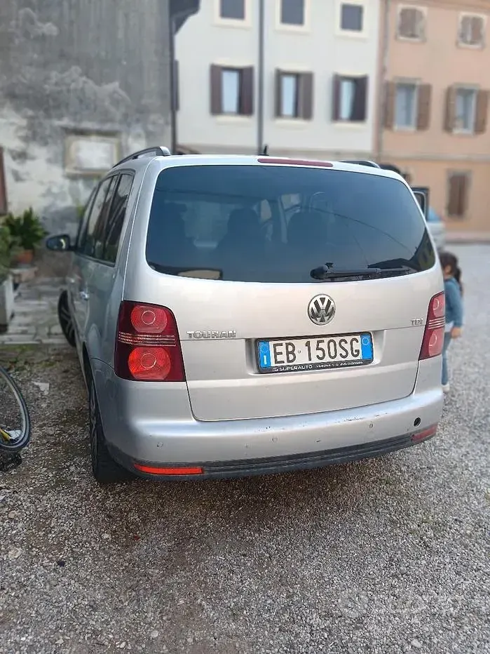 Usata VW Touran 105 CV (77 kW) 2010 Grigio Monovolume