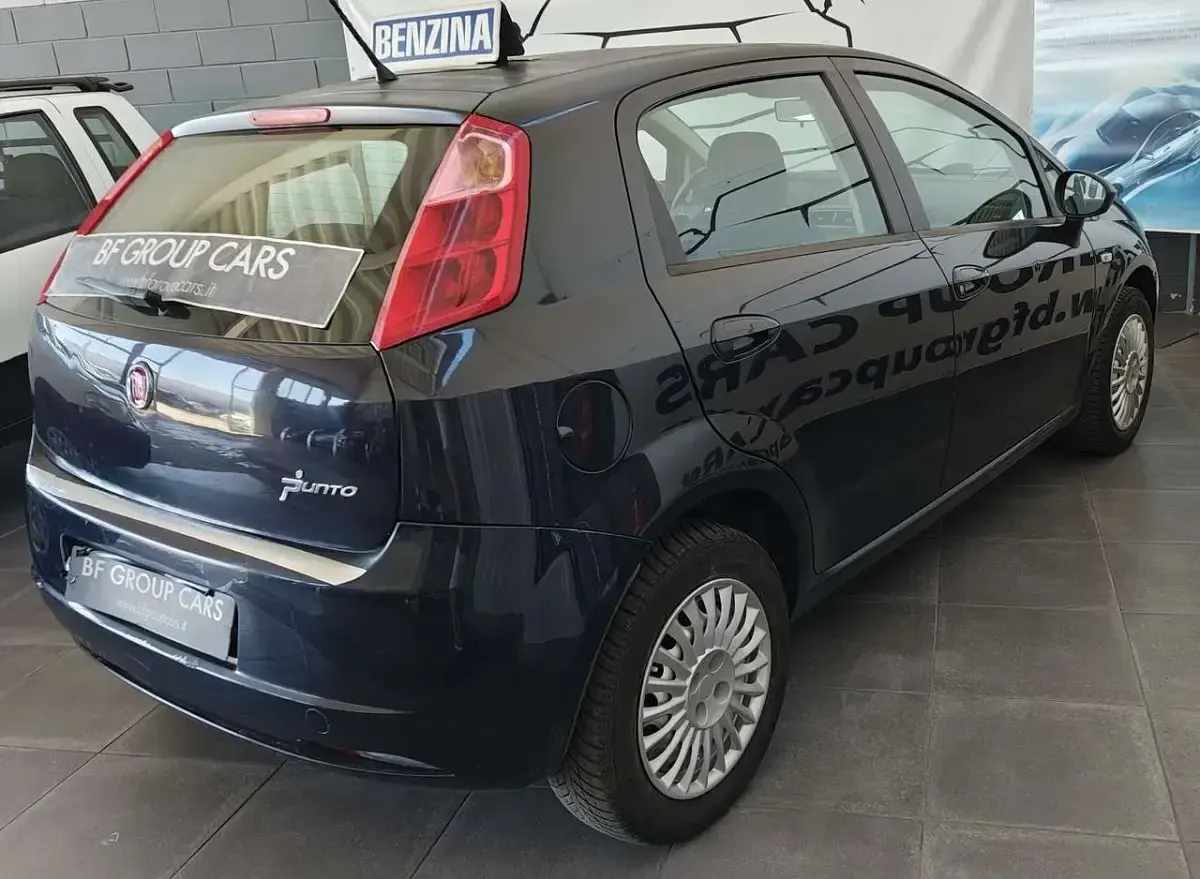Usata Fiat Grande Punto Dynamic 77 CV (56 kW) 2009 Blu notte pastello Utilitaria