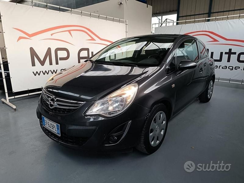 Usata Opel Corsa 86 CV (63 kW) 2013 Grigio Berlina