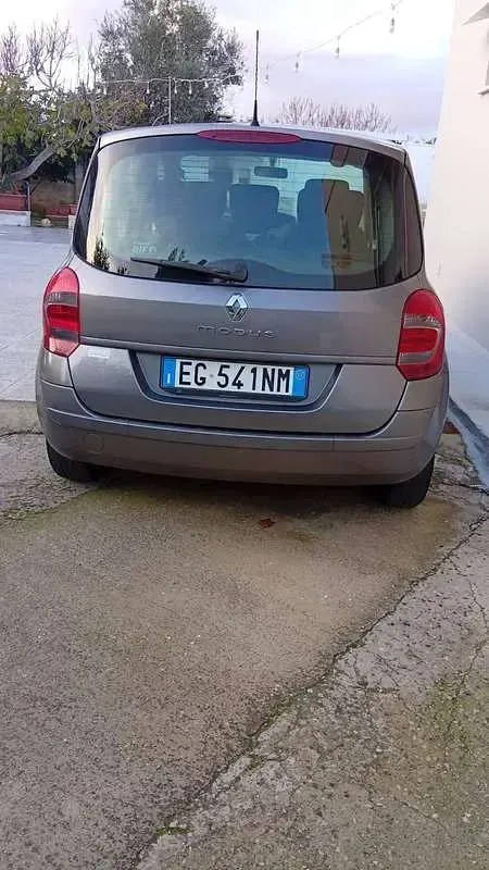 Usata Renault Grand Modus 75 CV (55 kW) 2011 Grigio Monovolume