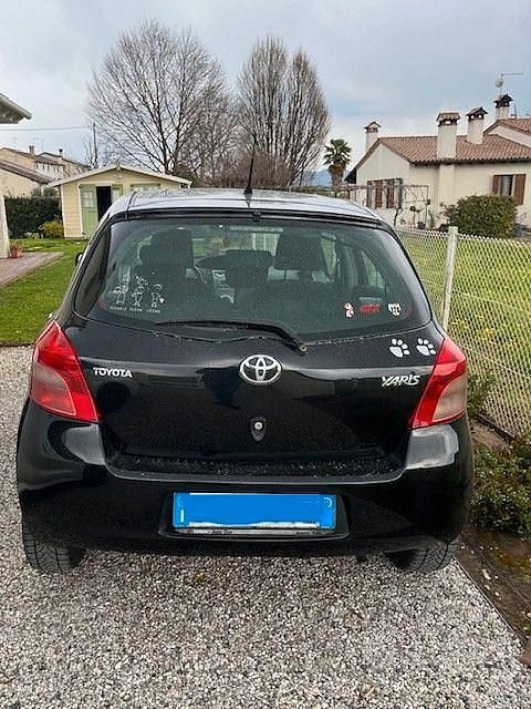Usata Toyota Yaris Sol 69 CV (50 kW) 2007 Nero Utilitaria