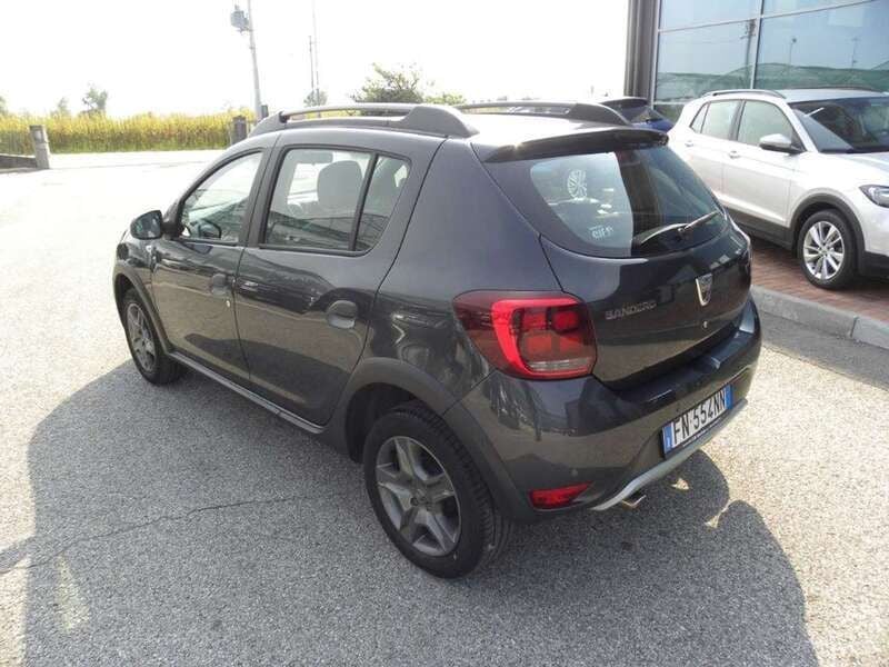 Usata Dacia Sandero Stepway 90 CV (66 kW) 2018 Grigio Utilitaria