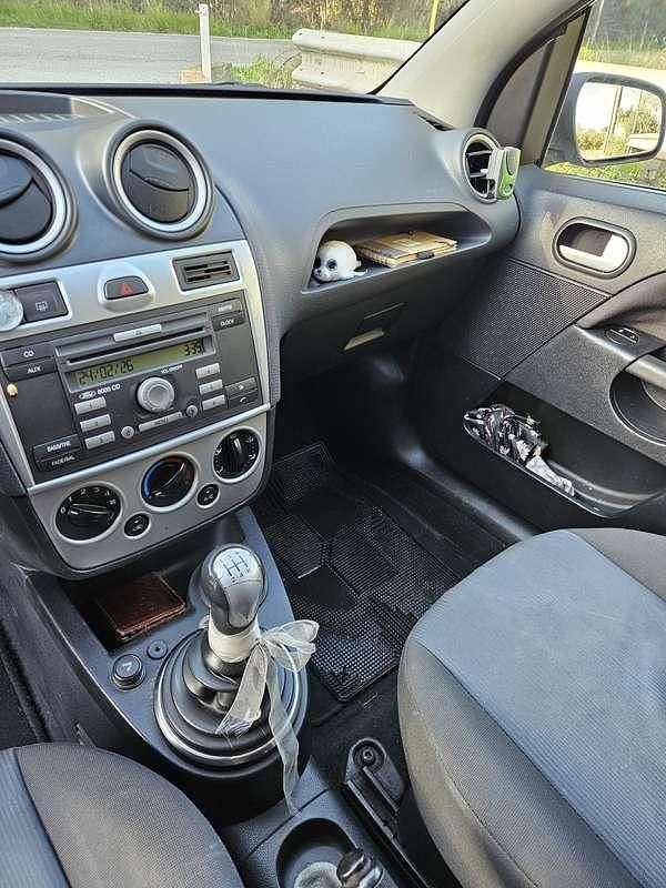 Usata Ford Fiesta Titanium 68 CV (50 kW) 2007 Nero Utilitaria