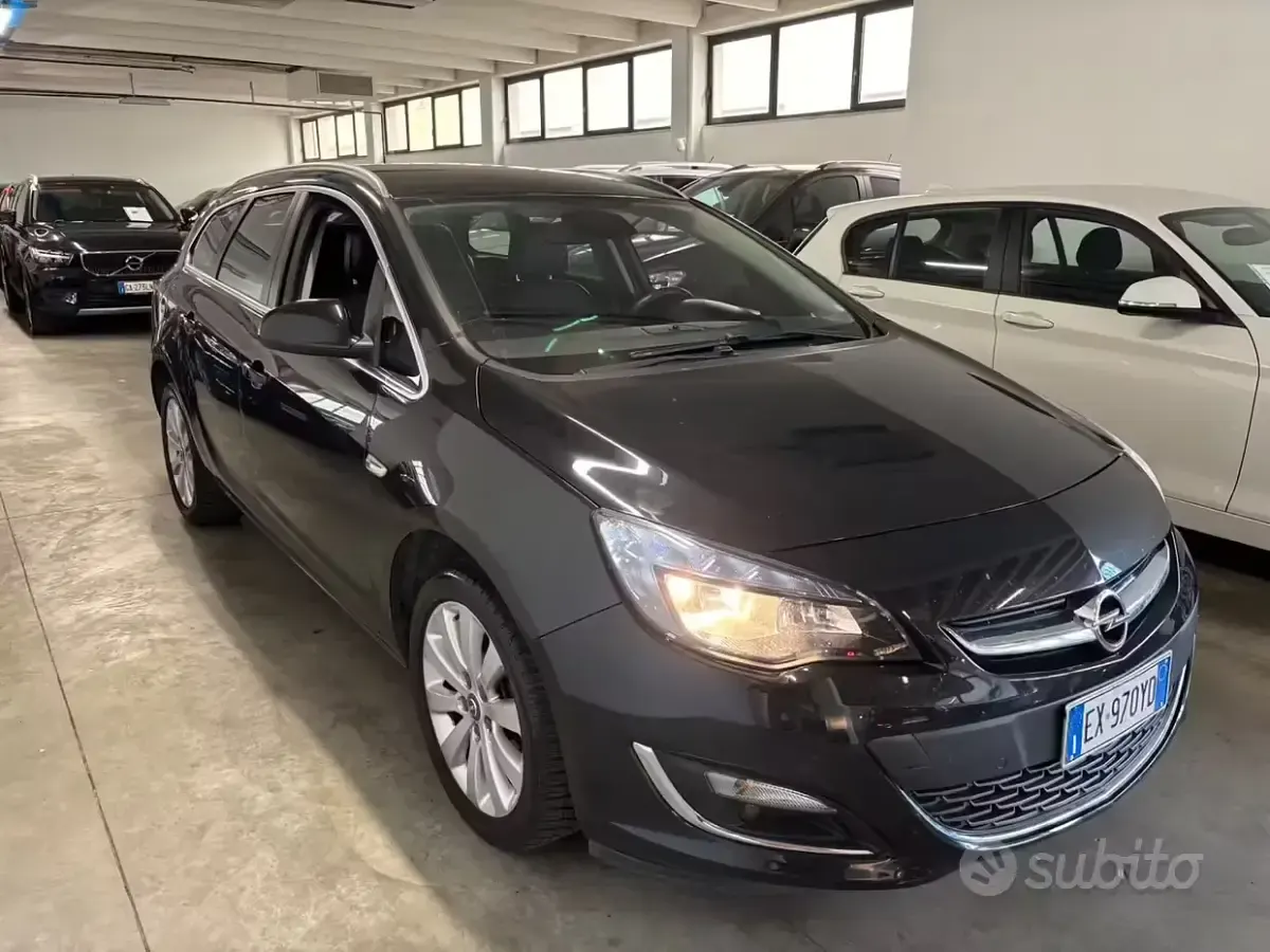 Usata Opel Astra 136 CV (100 kW) 2014 Nero Station wagon
