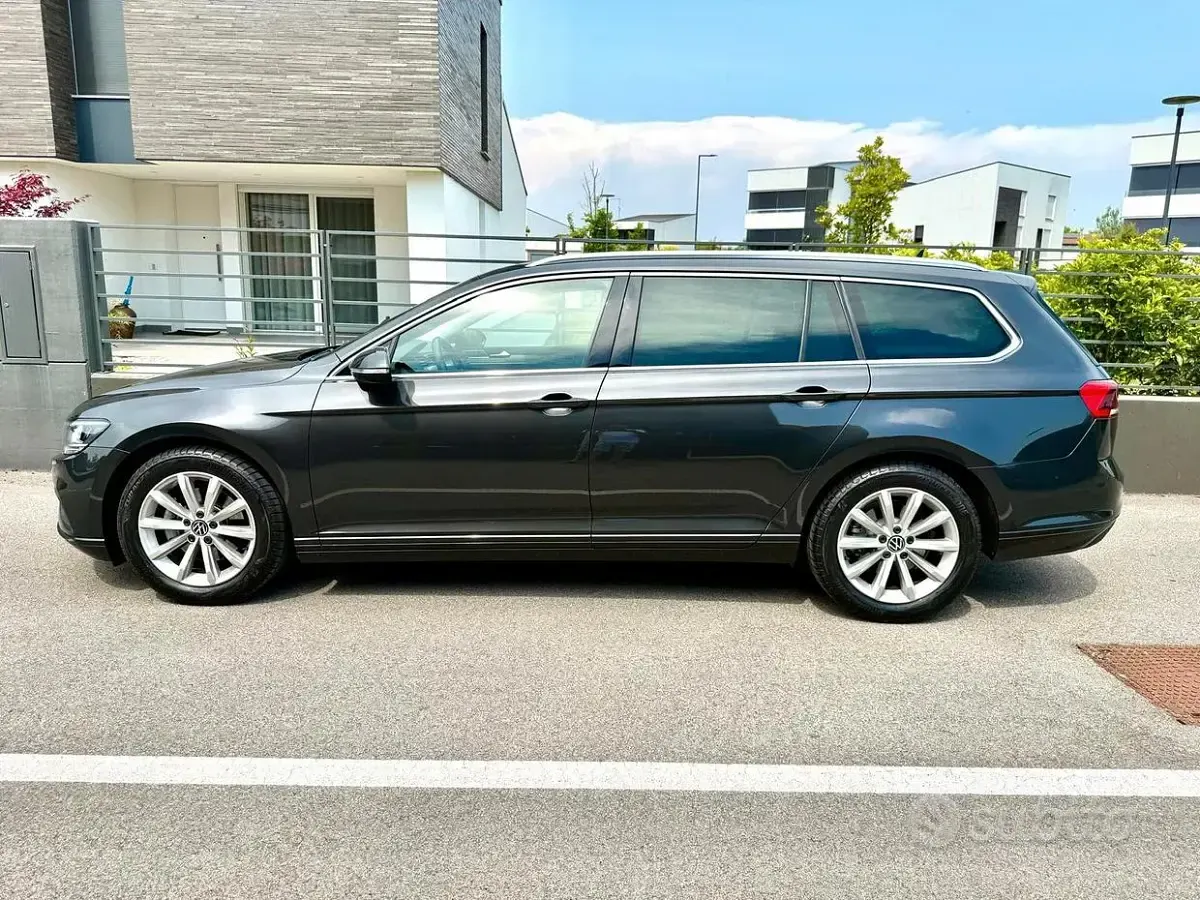 Usata VW Passat 150 CV (110 kW) 2021 Grigio Station wagon