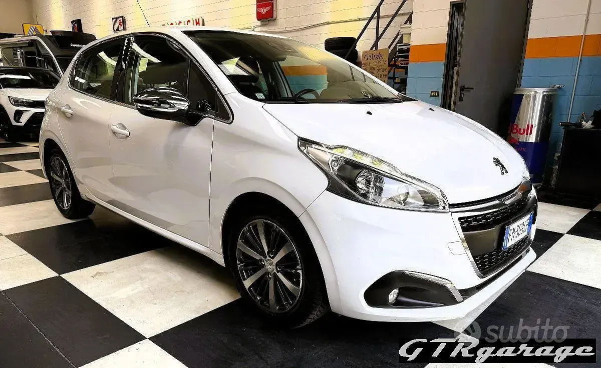Usata Peugeot 208 Allure 100 CV (73 kW) 2017 Bianco banquise Utilitaria