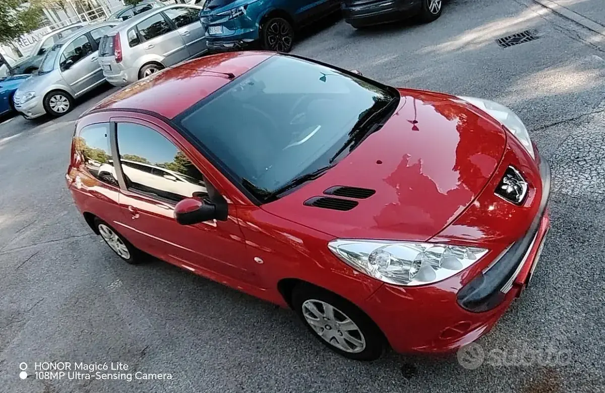 Usata Peugeot 206+ 60 CV (44 kW) 2011 Rosso Utilitaria