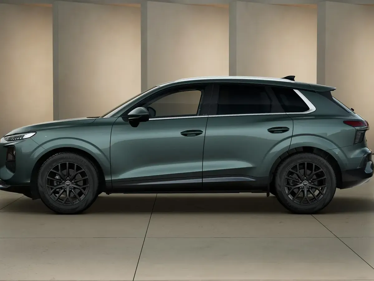 Nuova Audi Q3 Advanced 150 CV (110 kW) 2026 Verde salvia metallizzato SUV